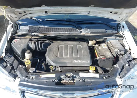 2012 Chrysler Town & Country Touring из США, поврежденный, VIN 2C4RC1BG1CR367711